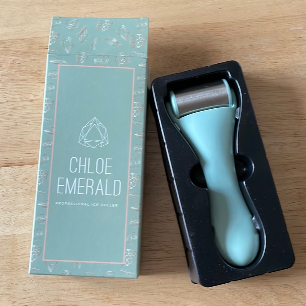 🌻3 for $25 Chloe Emerald Professional Ice Roller, new